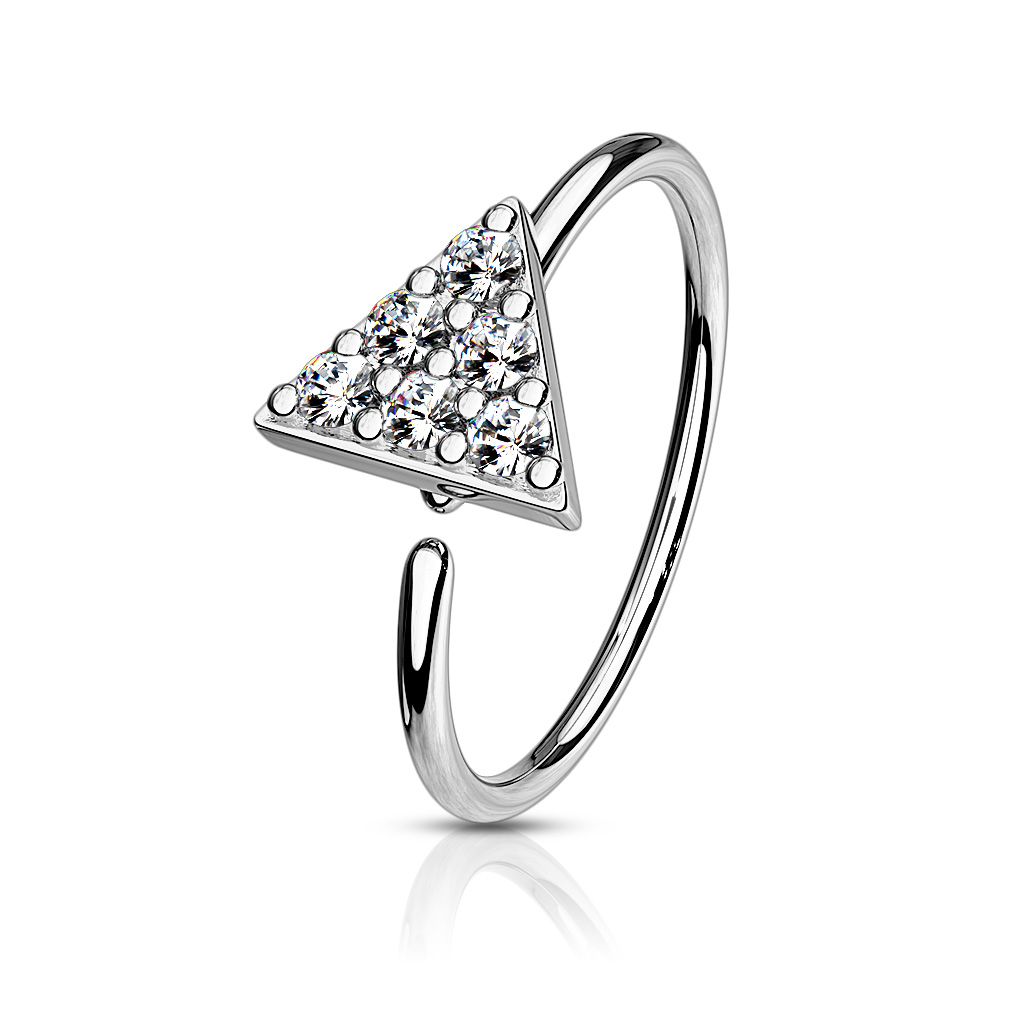 Seamless ring with studded triangle